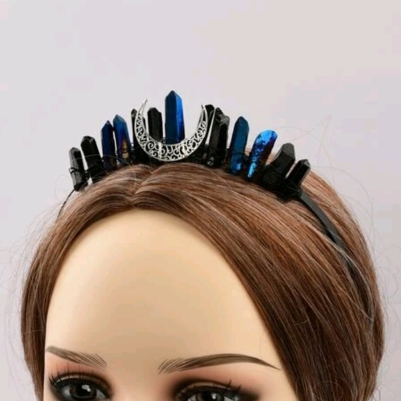 Crystal Moon Tiara - Picture 2 of 9
